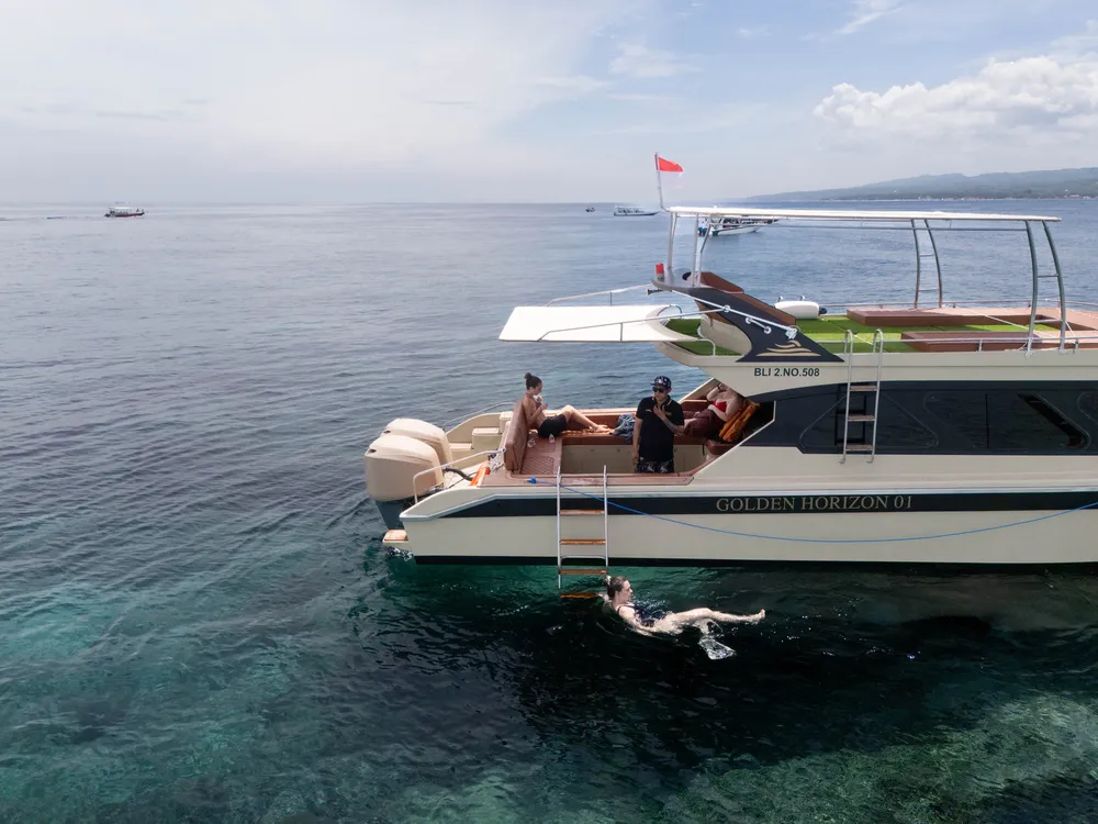 Private Premium Yacht Cruise 25